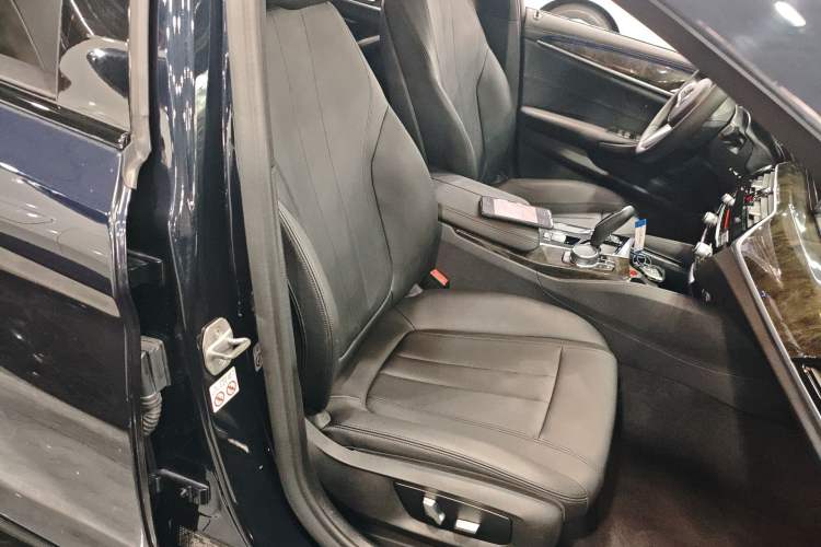 Used BMW 5 Series 2018 525Li M Sport Package Right Front Seat