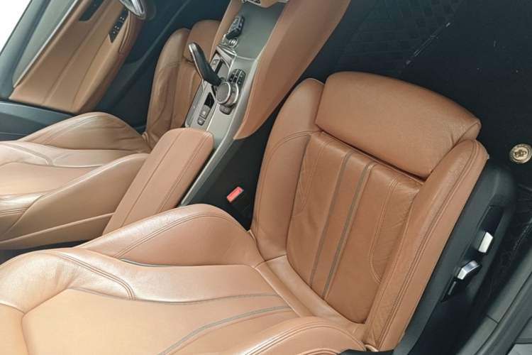 Used BMW 5 Series 2018 525i M Sport Package Right Front Seat