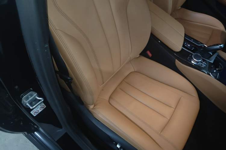 Used BMW 5 Series 2018 530Li xDrive M Sport Package Right Front Seat
