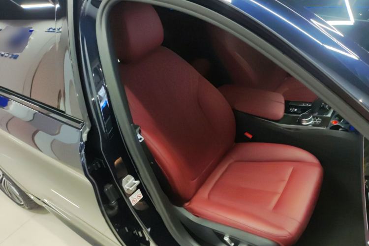 Used BMW 5 Series 2018 Restyled 530Li Leading Edition M Sport Package Right Front Seat