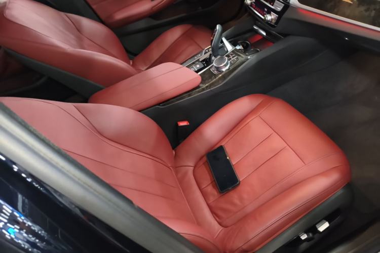 Used BMW 5 Series 2018 Restyled 530Li Luxury Edition M Sport Package Right Front Seat