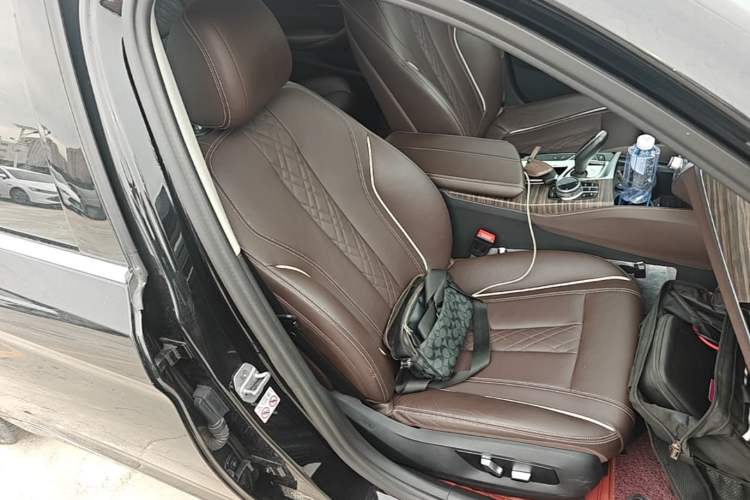 Used BMW 5 Series 2018 530Li Luxury Edition Premium Package Right Front Seat