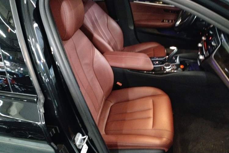 Used BMW 5 Series 2018 Restyled 530Li Leading Edition M Sport Package Right Front Seat