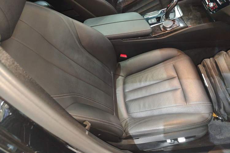 Used BMW 5 Series 2018 530Li Leading Model M Sport Package Right Front Seat