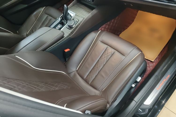 Used BMW 5 Series 2018 Facelifted 530Li xDrive Luxury Package Right Front Seat