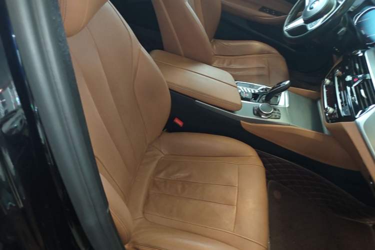 Used BMW 5 Series 2018 530Li Luxury Edition M Sport Package Right Front Seat