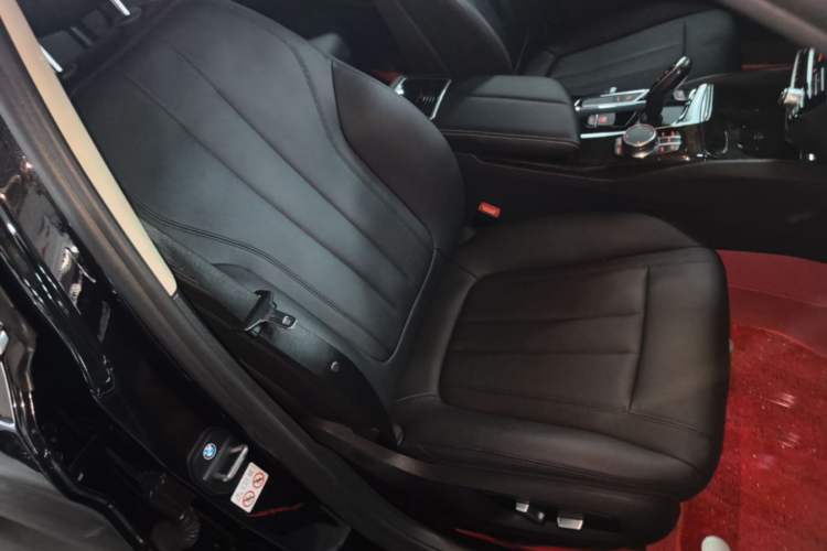 Used BMW 5 Series 2018 525Li Luxury Package Right Front Seat