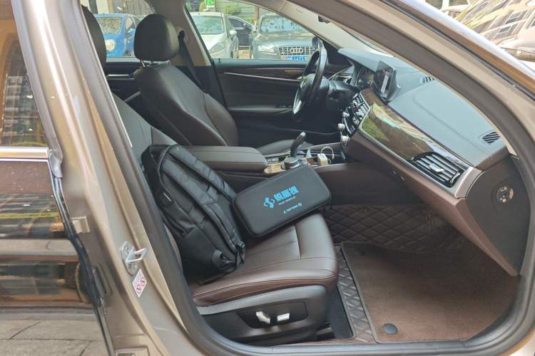 Used BMW 5 Series 2018 525Li Luxury Package
