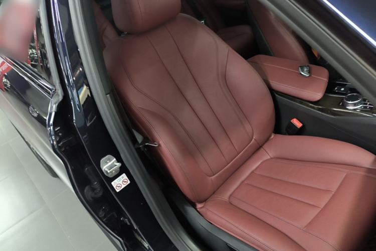 Used BMW 5 Series 2018 Restyled 530Li Leading Edition M Sport Package Right Front Seat