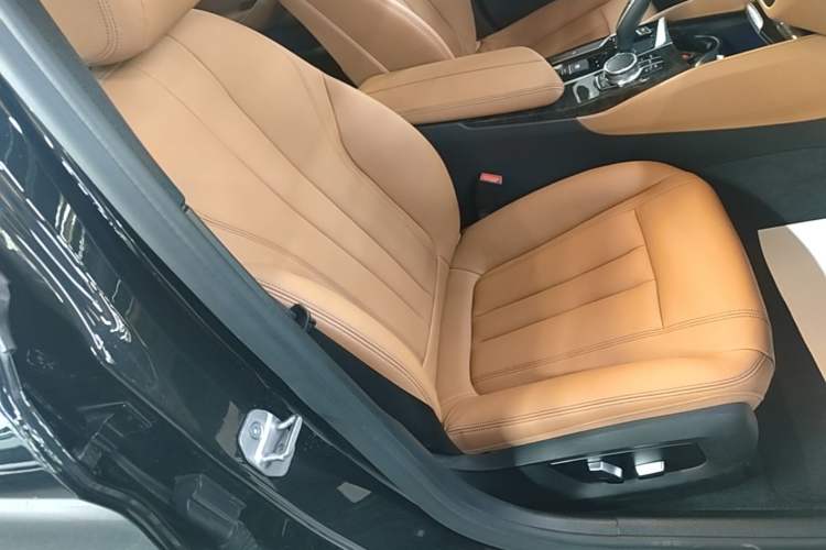 Used BMW 5 Series 2018 530Li Leading Model M Sport Package Right Front Seat