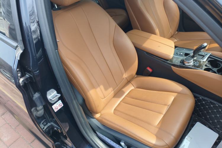 Used BMW 5 Series 2018 Restyled 530Li Leading Edition M Sport Package Right Front Seat
