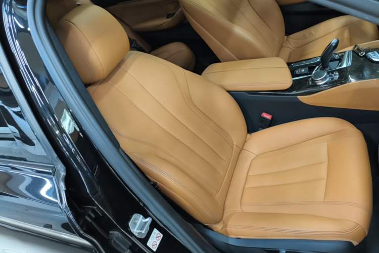 Used BMW 5 Series 2018 Restyled 530Li Leading Edition M Sport Package Right Front Seat