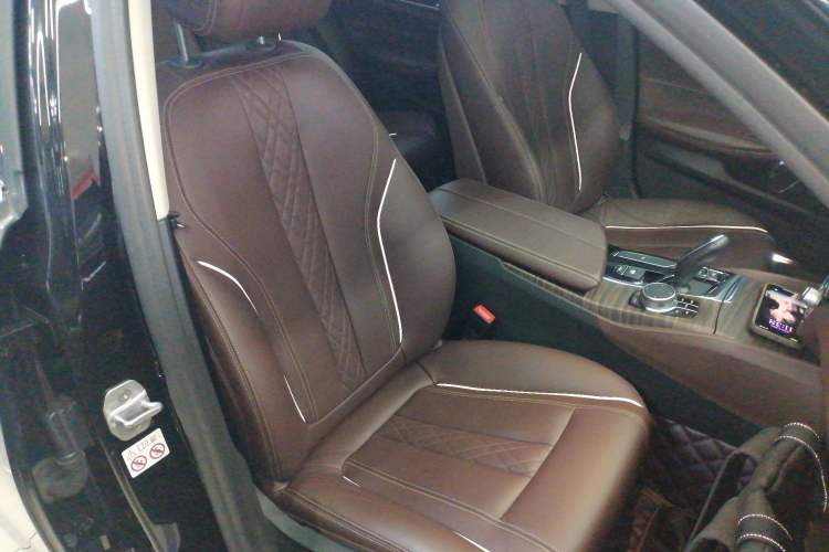 Used BMW 5 Series 2018 530Li xDrive Luxury Package Right Front Seat