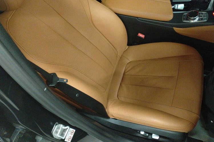 Used BMW 5 Series 2018 Facelifted 530Li xDrive M Sport Package Right Front Seat