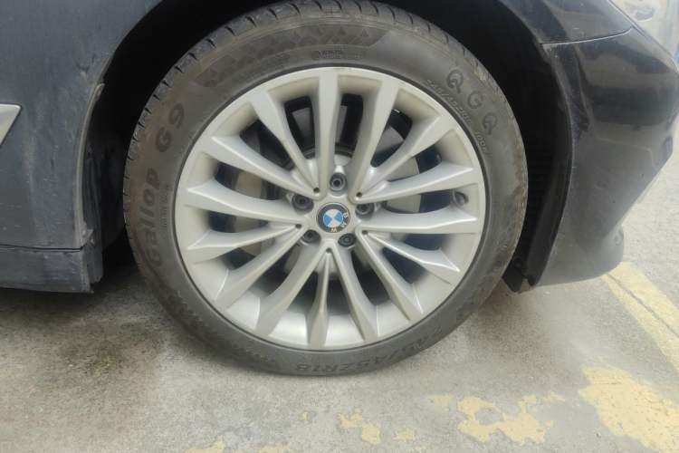 Used BMW 5 Series 2018 530Li Leading Edition Luxury Package Right Front Wheel Hub