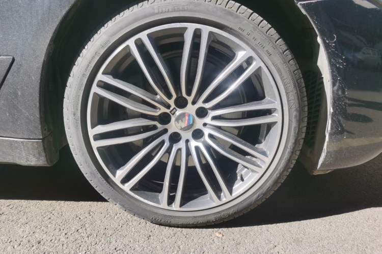 Used BMW 5 Series 2018 530Li Luxury Edition M Sport Package Right Front Wheel Hub