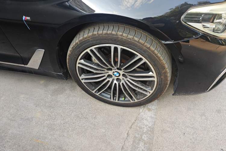 Used BMW 5 Series 2018 Facelifted 530Li xDrive M Sport Package Right Front Wheel Hub