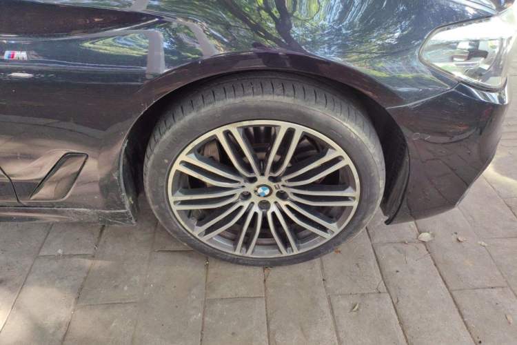 Used BMW 5 Series 2018 530Li Leading Model M Sport Package Right Front Wheel Hub
