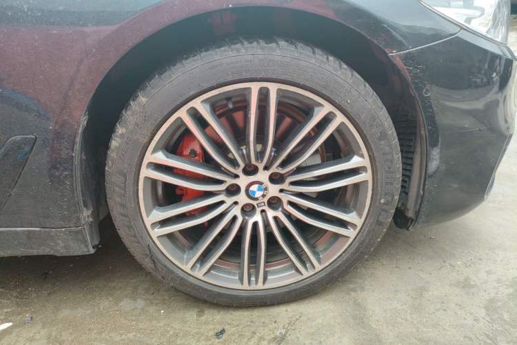 Used BMW 5 Series 2018 530Li Leading Model M Sport Package Right Front Wheel Hub