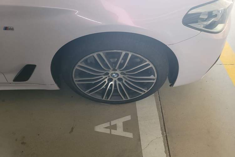 Used BMW 5 Series 2018 530Li Leading Model M Sport Package Right Front Wheel Hub