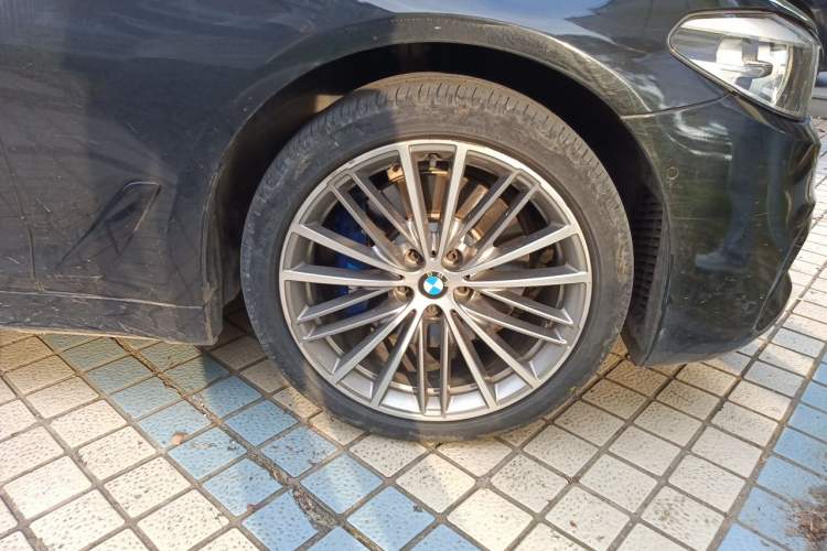 Used BMW 5 Series 2018 530Li Leading Model M Sport Package Right Front Wheel Hub