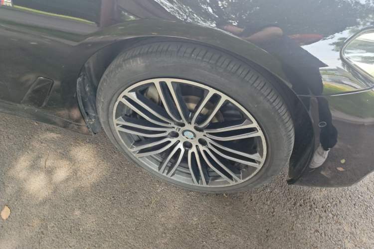Used BMW 5 Series 2018 530Li Leading Model M Sport Package Right Front Wheel Hub
