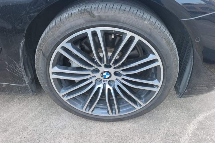 Used BMW 5 Series 2018 530Li Leading Model M Sport Package Right Front Wheel Hub
