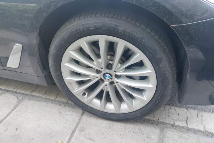 Used BMW 5 Series 2018 Facelifted 530Li xDrive Luxury Package Right Front Wheel Hub