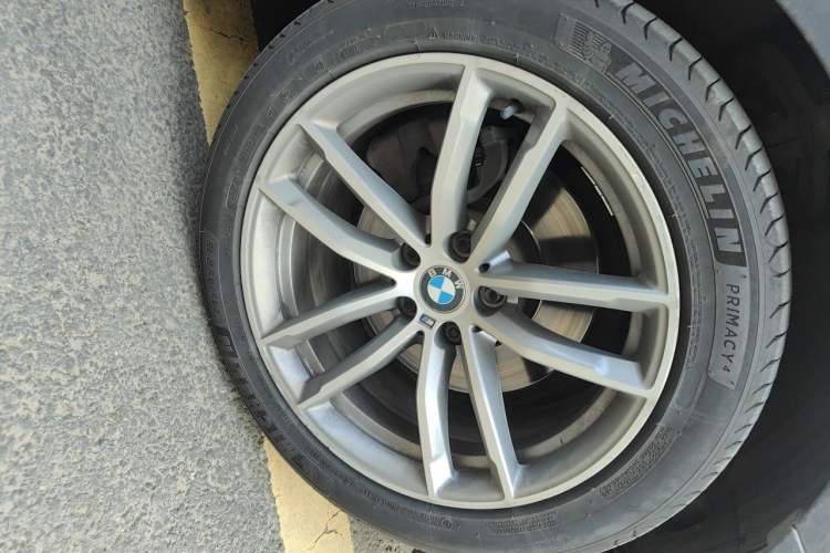 Used BMW 5 Series 2018 525Li M Sport Package Right Front Wheel Hub