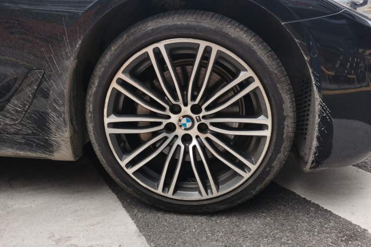 Used BMW 5 Series 2018 Restyled 530Li Luxury Edition M Sport Package Right Front Wheel Hub