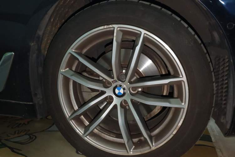 Used BMW 5 Series 2018 525Li M Sport Package Right Front Wheel Hub