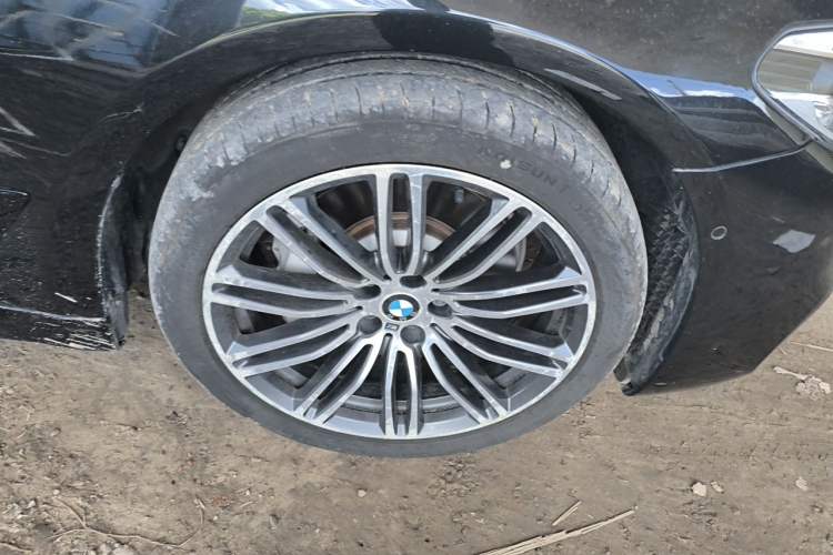 Used BMW 5 Series 2018 Restyled 530Li Leading Edition M Sport Package Right Front Wheel Hub