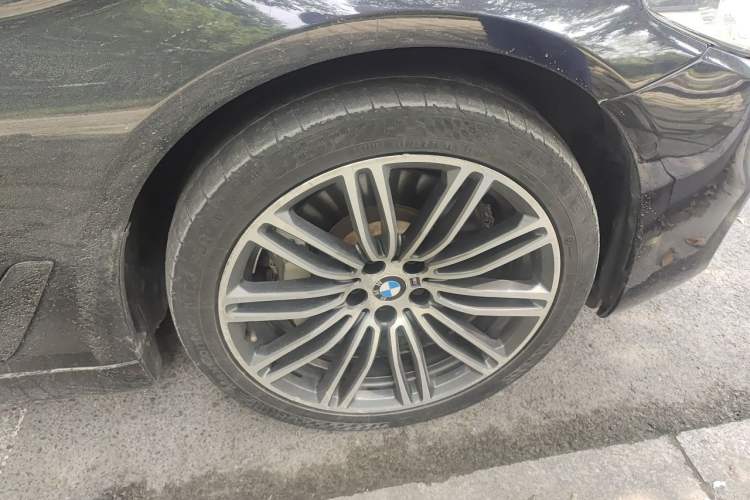 Used BMW 5 Series 2018 530Li Luxury Edition M Sport Package Right Front Wheel Hub