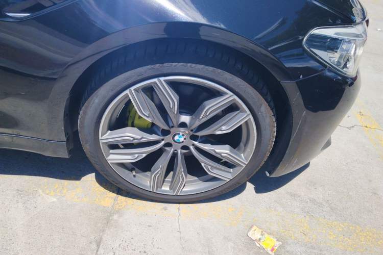 Used BMW 5 Series 2018 540Li Executive Edition Right Front Wheel Hub