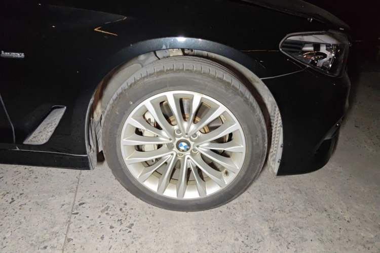 Used BMW 5 Series 2018 Revised Version 530Li Leading Edition Luxury Package Right Front Wheel Hub