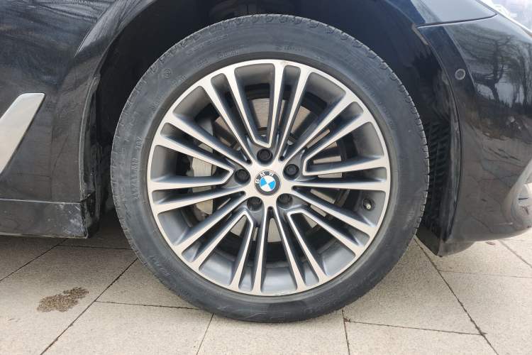 Used BMW 5 Series 2018 Facelifted 530Li Luxury Edition Premium Package Right Front Wheel Hub