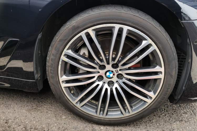 Used BMW 5 Series 2018 530Li Leading Model M Sport Package Right Front Wheel Hub