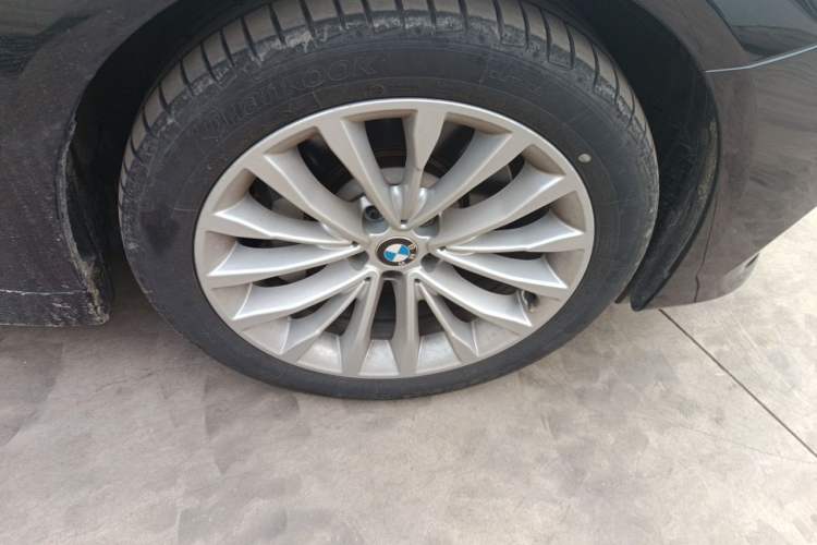 Used BMW 5 Series 2018 530Li Leading Edition Luxury Package Right Front Wheel Hub