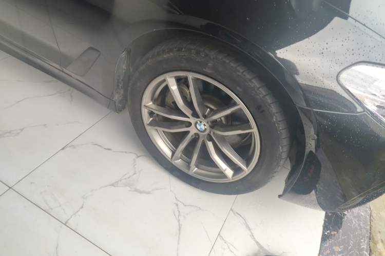 Used BMW 5 Series 2018 525i M Sport Package Right Front Wheel Hub