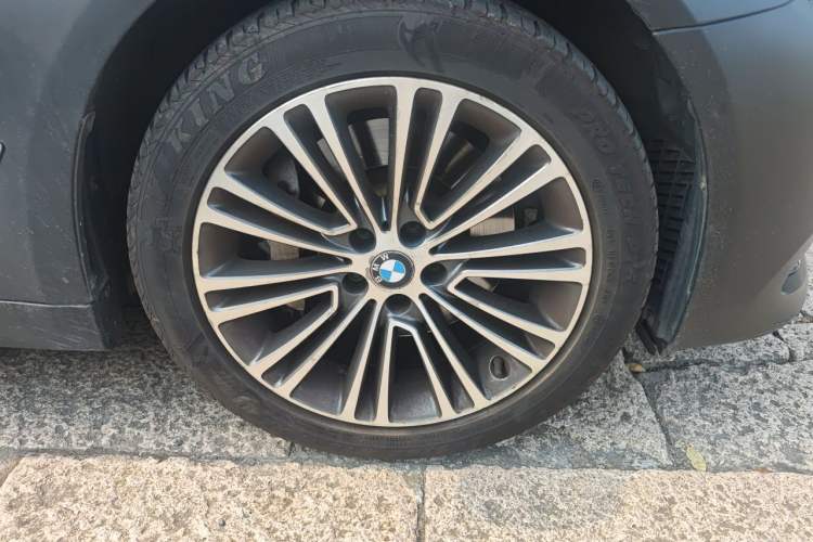 Used BMW 5 Series 2018 Facelifted 530Li Luxury Edition Premium Package Right Front Wheel Hub