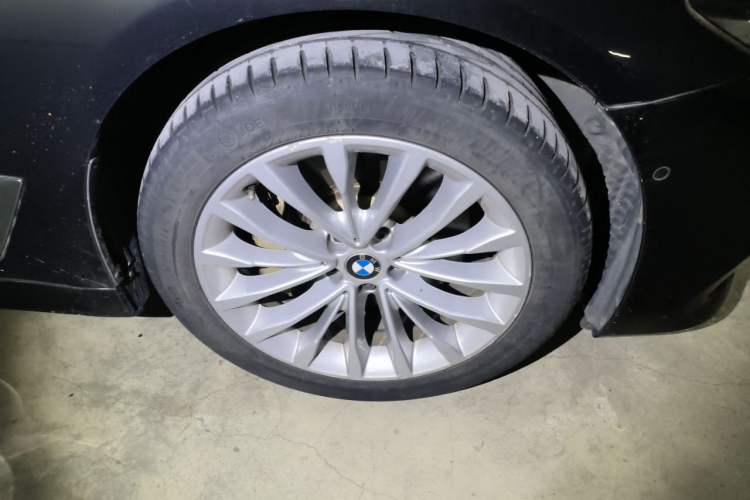 Used BMW 5 Series 2018 Revised Version 530Li Leading Edition Luxury Package Right Front Wheel Hub