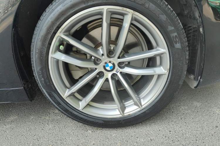 Used BMW 5 Series 2018 525Li M Sport Package Right Front Wheel Hub