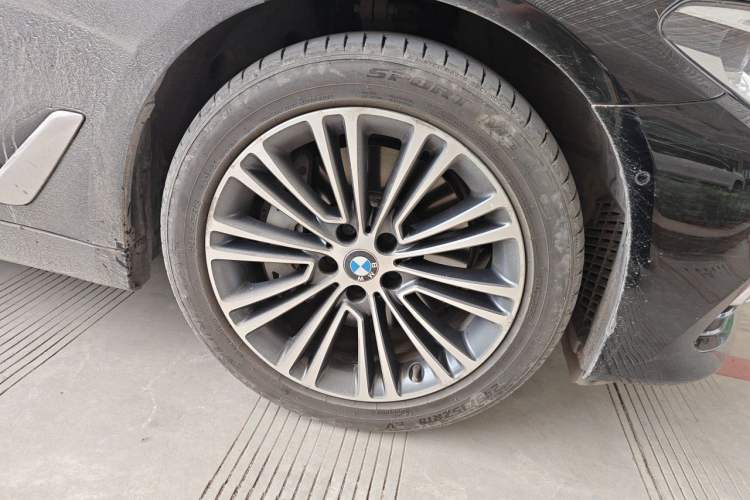 Used BMW 5 Series 2018 Revised 540Li Executive Edition Right Front Wheel Hub