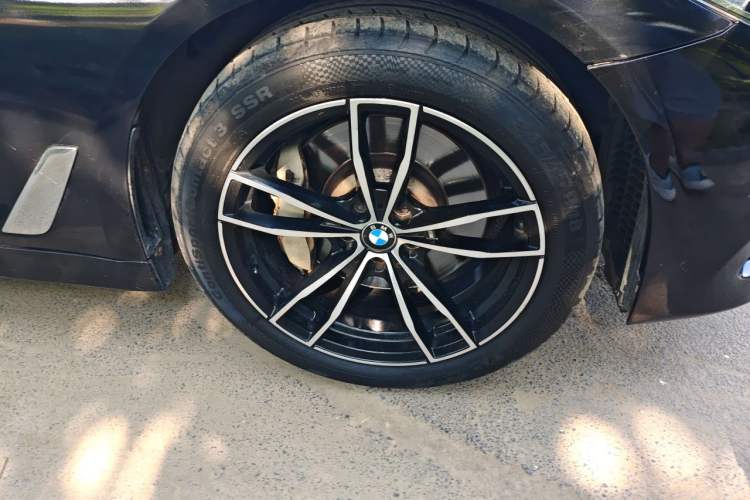 Used BMW 5 Series 2018 530Li Leading Edition Luxury Package Right Front Wheel Hub