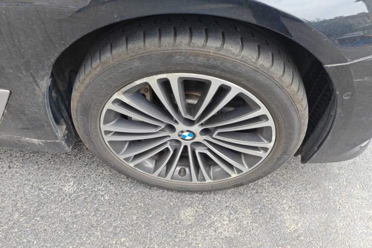 Used BMW 5 Series 2018 Revised 540Li Executive Edition Right Front Wheel Hub