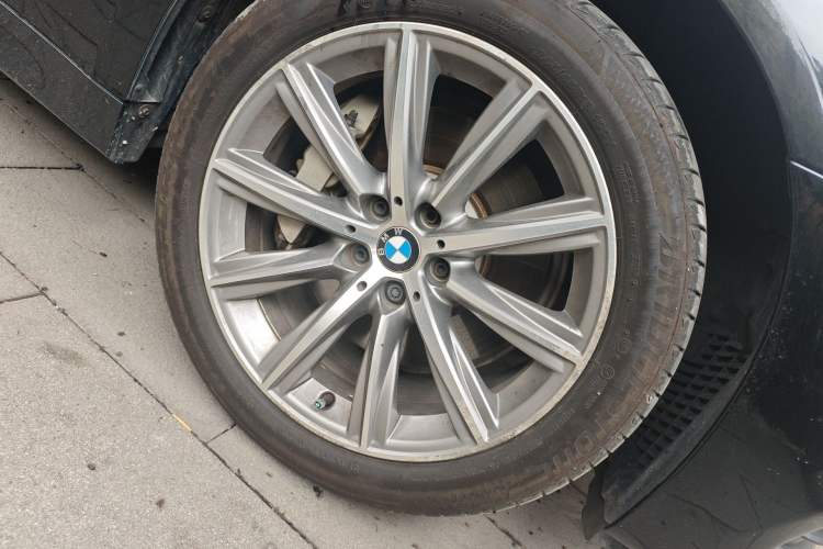 Used BMW 5 Series 2018 528Li Launch Special Edition Right Front Wheel Hub