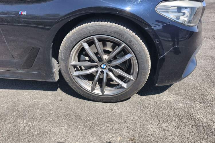 Used BMW 5 Series 2018 525i M Sport Package Right Front Wheel Hub