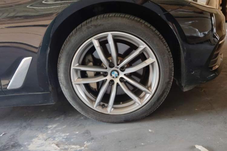 Used BMW 5 Series 2018 528Li Launch Special Edition Right Front Wheel Hub