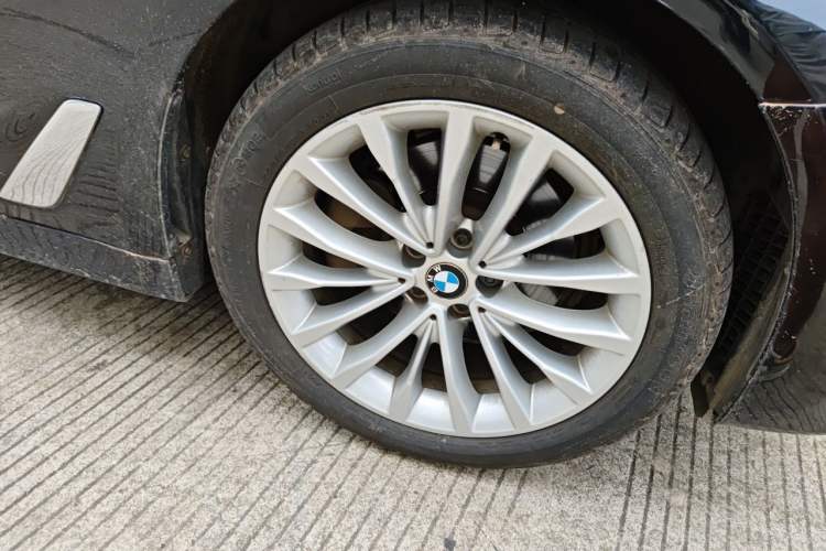 Used BMW 5 Series 2018 525Li Luxury Package Right Front Wheel Hub