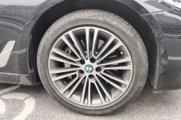 Used BMW 5 Series 2018 530Li Luxury Edition Premium Package Right Front Wheel Hub